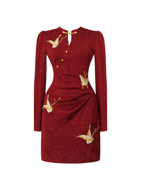 红色新中式国风刺绣蝴蝶设计感收腰显瘦连衣裙女秋高级感长袖裙子