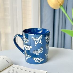 外贸款蓝色蝴蝶浮雕手绘马克杯珠光釉陶瓷大容量水杯牛奶杯子茶杯