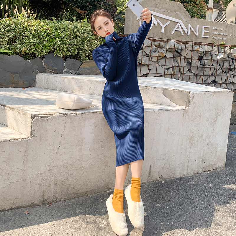 针织连衣裙女秋冬新款小个子加厚打底裙高领内搭毛衣裙中长款过膝