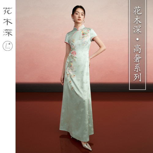 新中式绿色旗袍女立领刺绣礼服裙