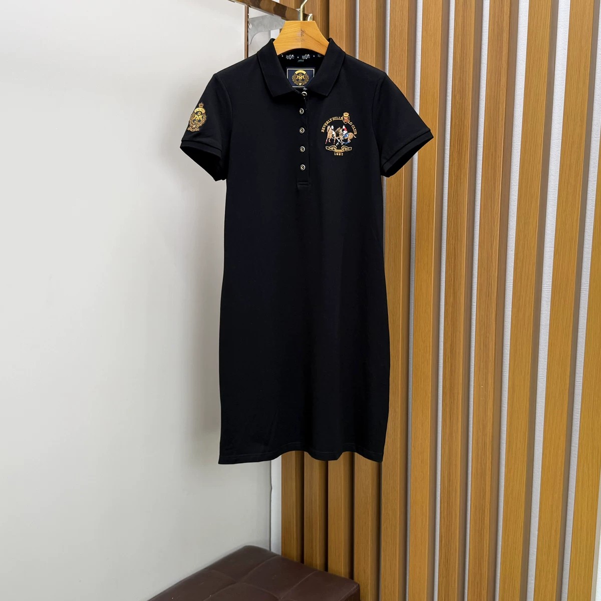 比华利保罗女士夏季休闲polo裙黑色翻领刺绣马标纯棉透气连衣裙