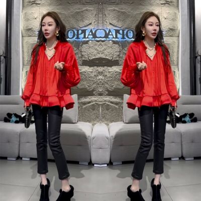 气质纯色百搭V领灯笼袖打底衫