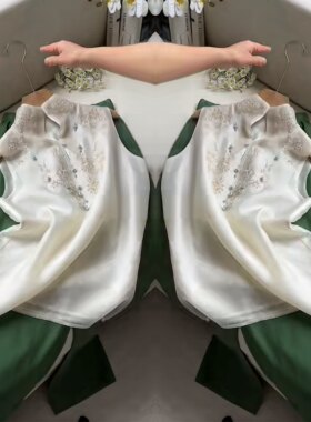 优雅高端网红爆款时髦贵气复古气质减龄重工上衣搭配绿色休闲裤子