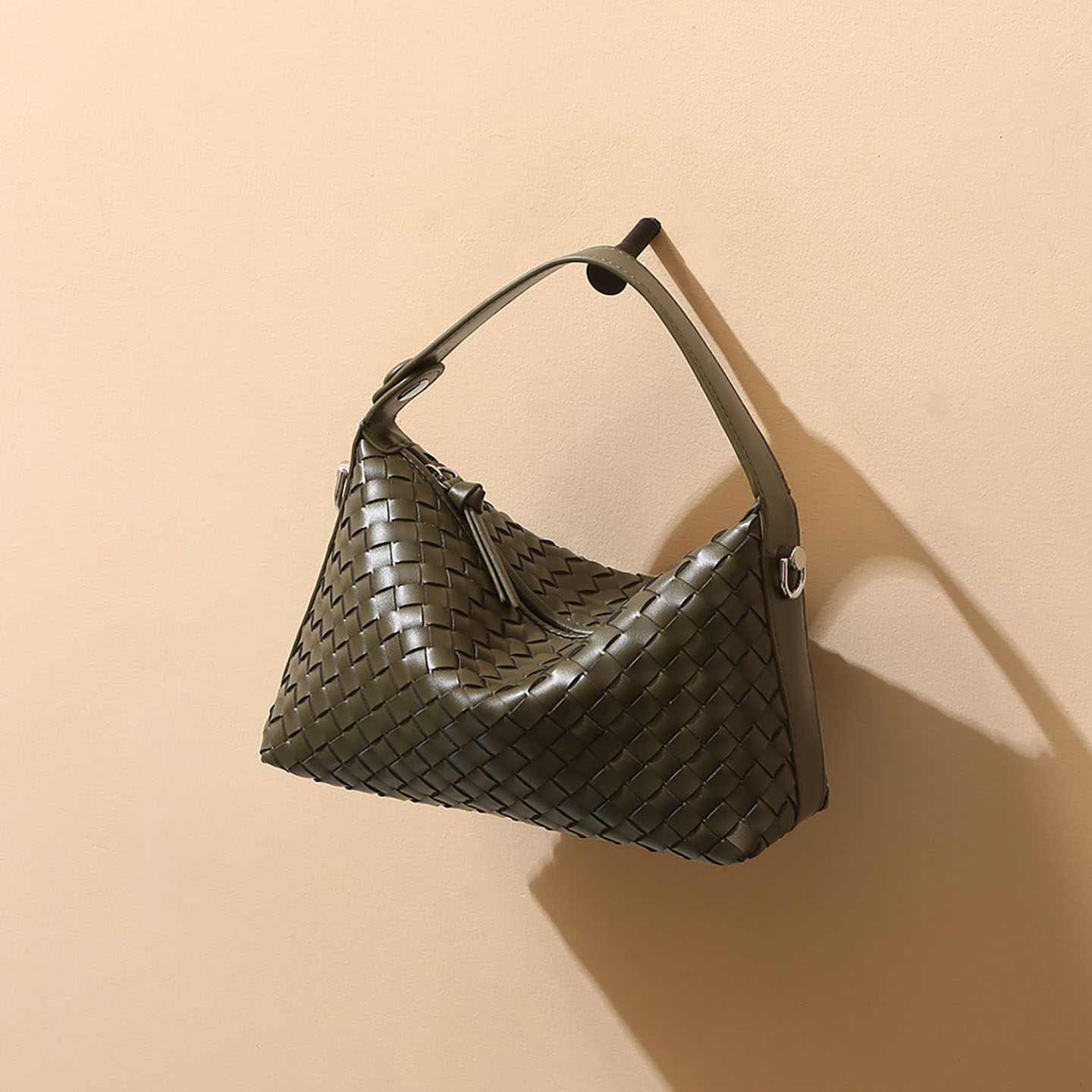 单肩斜挎包包真皮女包通勤手提包饺子包头层牛皮编织包热销