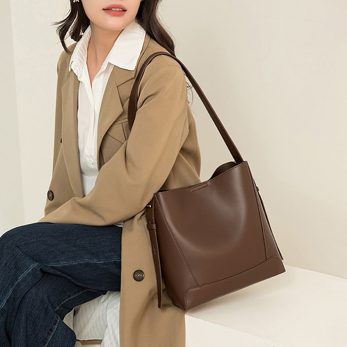 大容量单肩包女士百搭大包包真皮斜挎腋下包高级感牛皮通勤水桶包