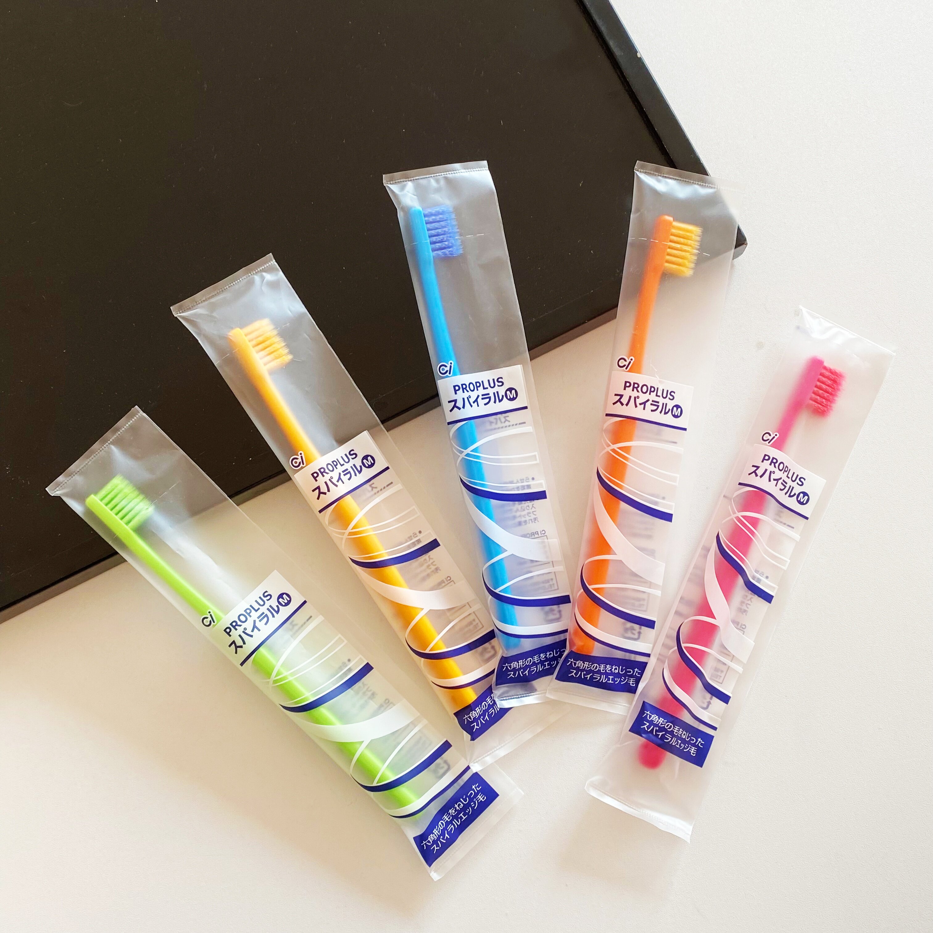 日本Ci炫彩牙刷中软毛成人双层刷毛小头螺旋大人清洁牙龈牙缝刷