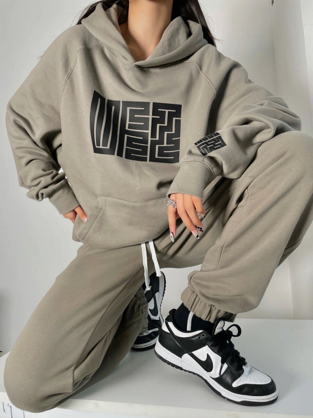 아메리칸 틈새 하이 스트리트 후드 스웨트셔츠 캐주얼 스포츠웨어 여성용 가을 겨울 정장 루즈하고 패셔너블하며 다용도가 뛰어난 투피스 세트