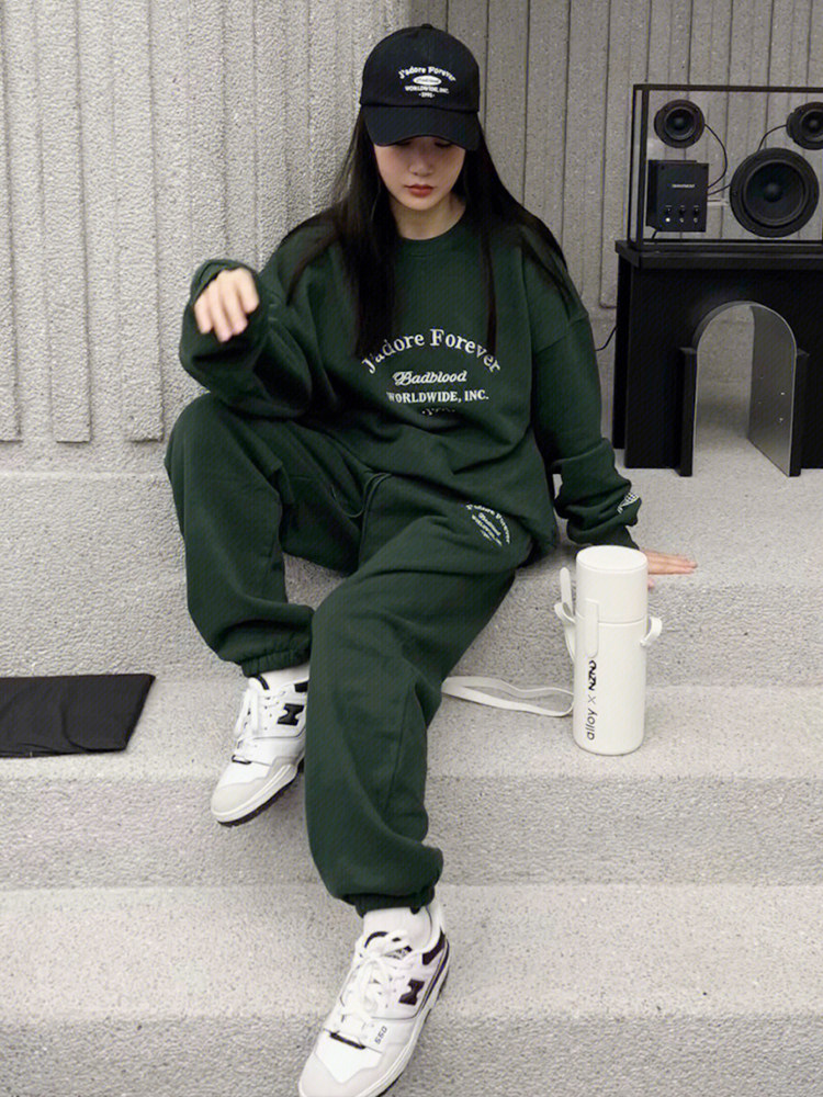 여성을위한 미국 복고풍 짙은 녹색 캐주얼 운동복 봄 가을 느슨한 자수 라운드 넥 스웨트 셔츠와 스웨트 팬츠 2 피스 세트