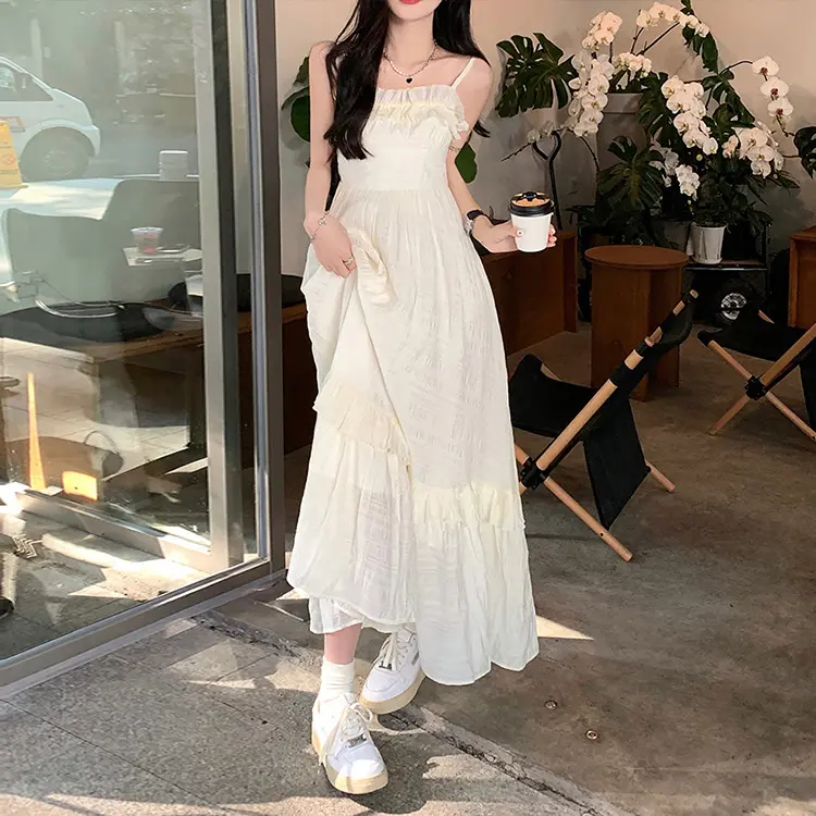 法式度假方领风吊带连衣裙女夏季感甜美初恋气质木耳边收腰仙女裙