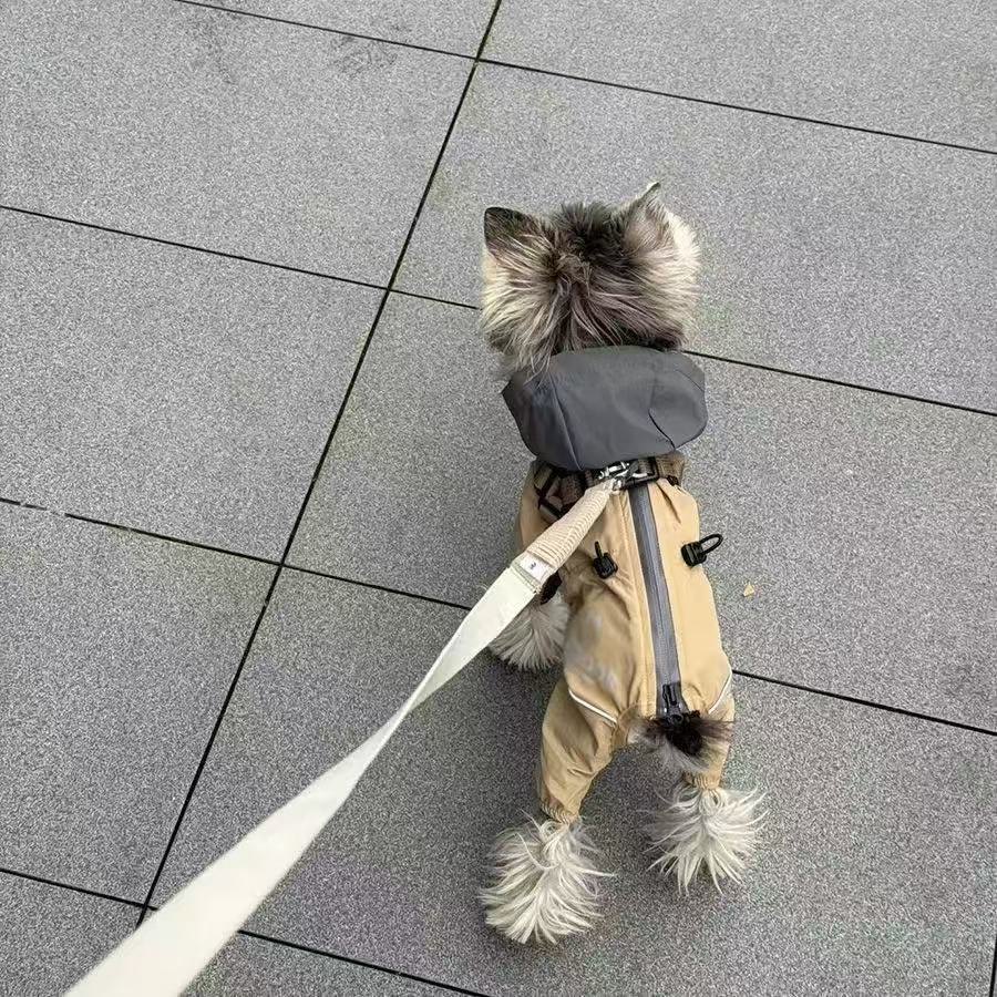 狗狗冲锋衣新款比熊宠物防风包肚小型防尘四脚宠物狗连脚遛狗衣服