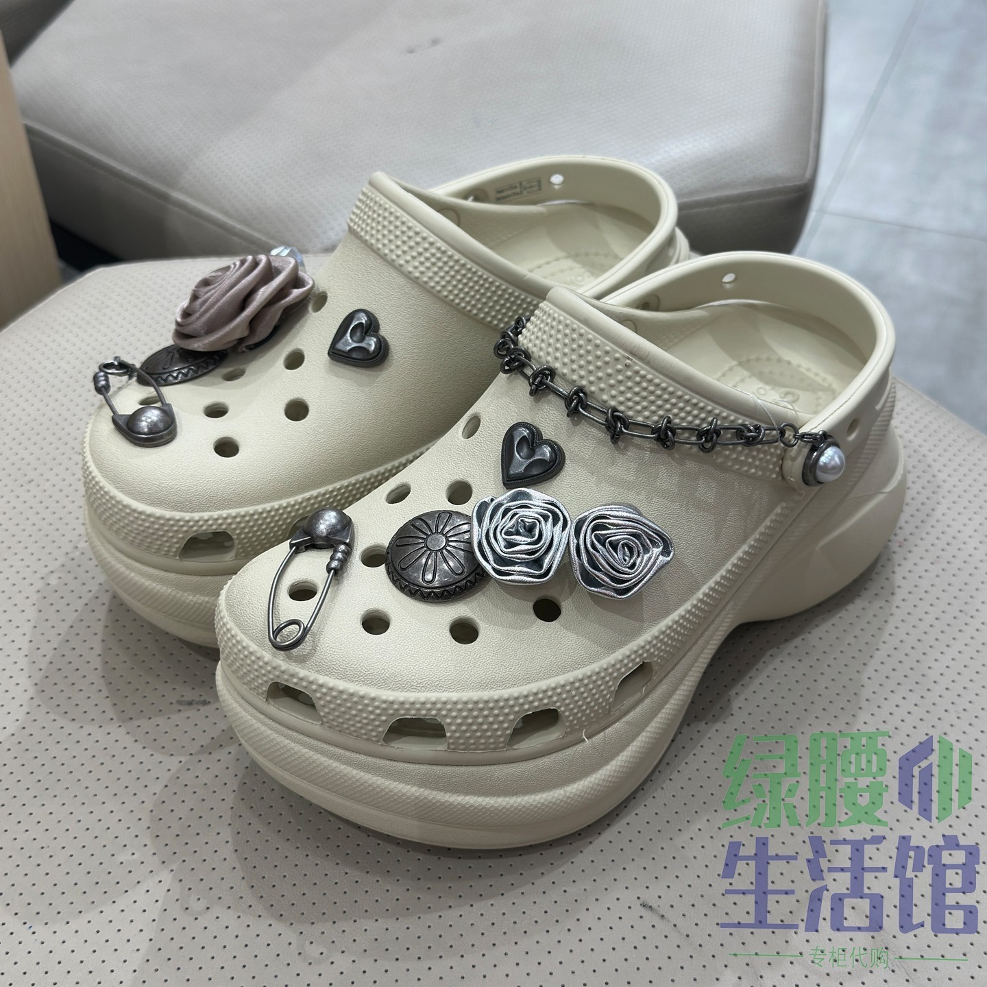 Crocs/卡骆驰国内代购女鞋摇滚玫瑰小鲸鱼厚底增高洞洞凉鞋211532