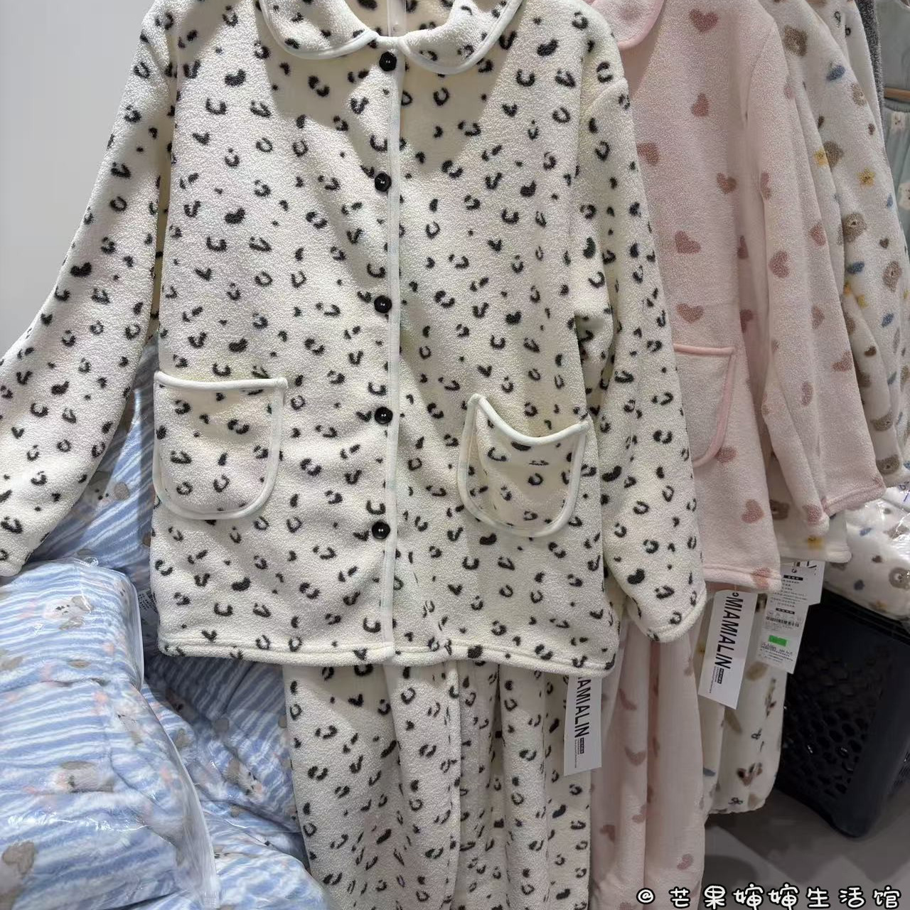 2025新款可外穿珊瑚绒腊肠狗连帽加绒睡衣女式长袖长裤家居服套装