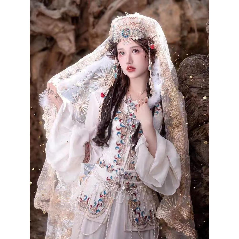 维吾尔族新疆民族服装出租回族哈萨克族服饰大理旅拍摄影写真租赁