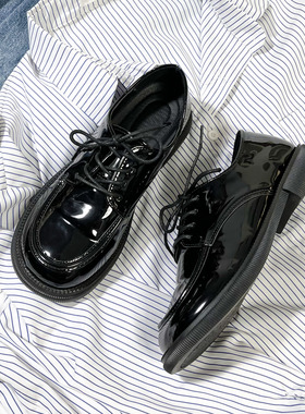 英伦风小皮鞋女漆皮平底休闲百搭舒适春季黑色通勤配西装裤的单鞋