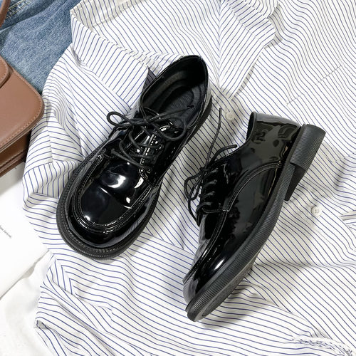 英伦风小皮鞋女漆皮平底系带