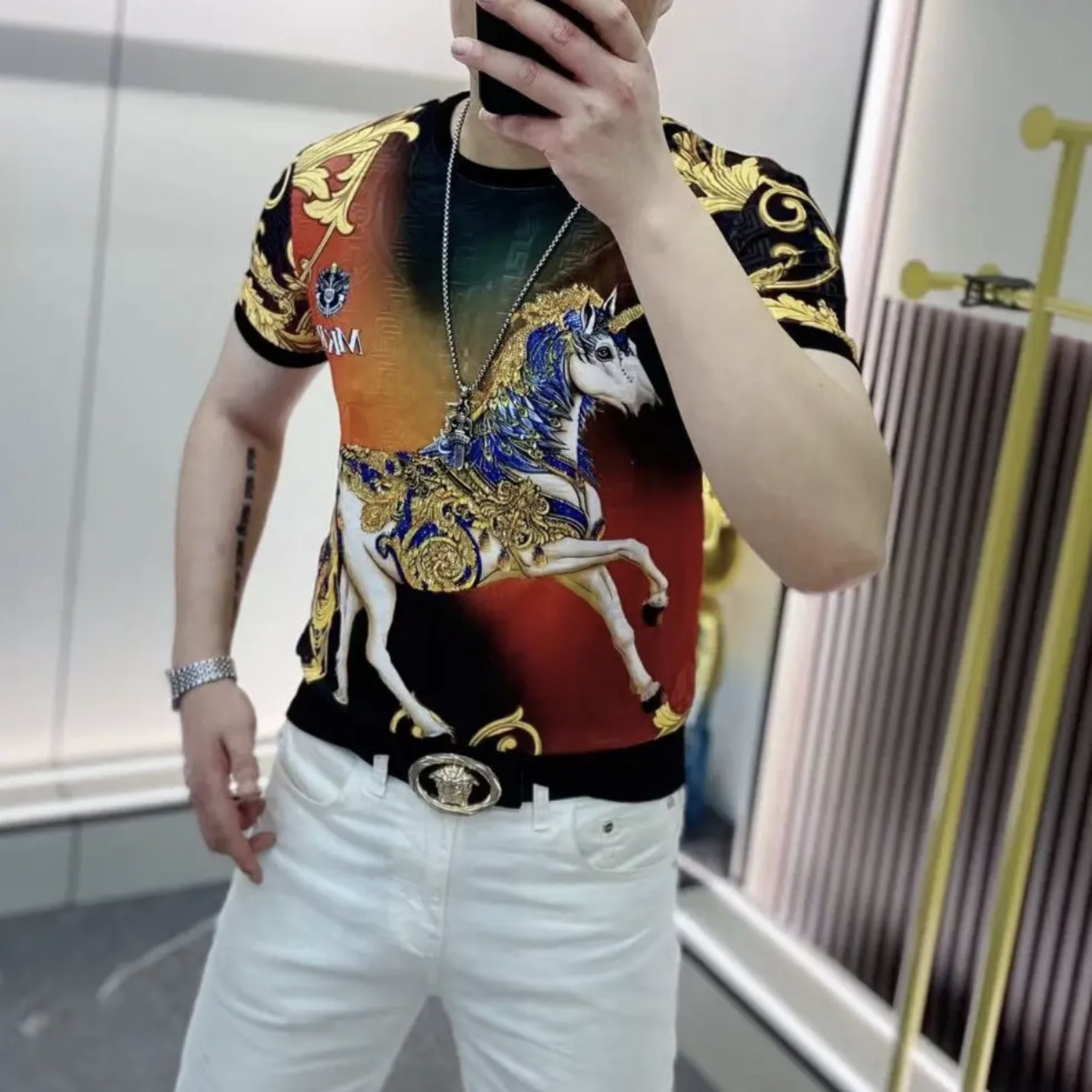 欧货站2024夏季新款男士T恤时尚战马冰丝提花网眼圆领修身短袖男图片