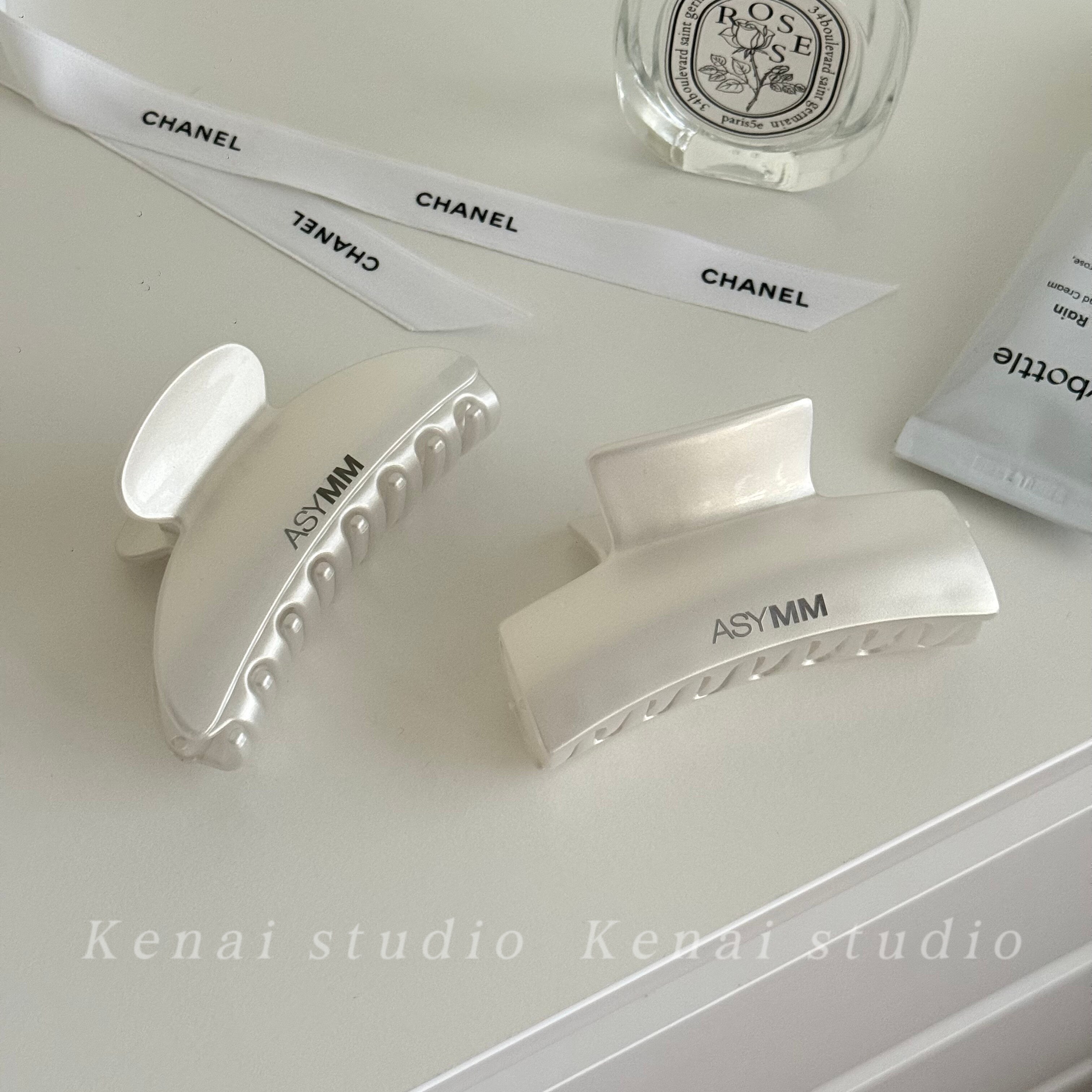 韩国进口珠光银鲨鱼夹运动风字母抓夹树脂休闲中号后脑勺发夹发饰