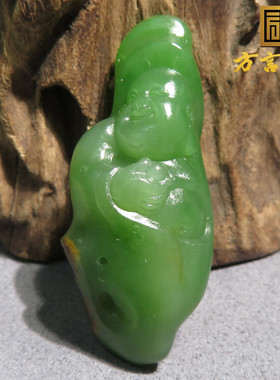 巨漏珍稀绿色名品玉上上品红皮阳绿碧玉巧雕弥勒佛籽料吊坠挂件w1