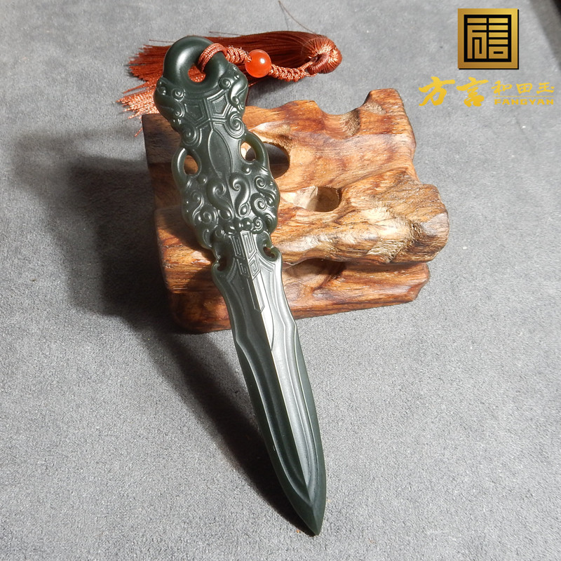 新疆玉石塔县青玉宝剑手把件挂件