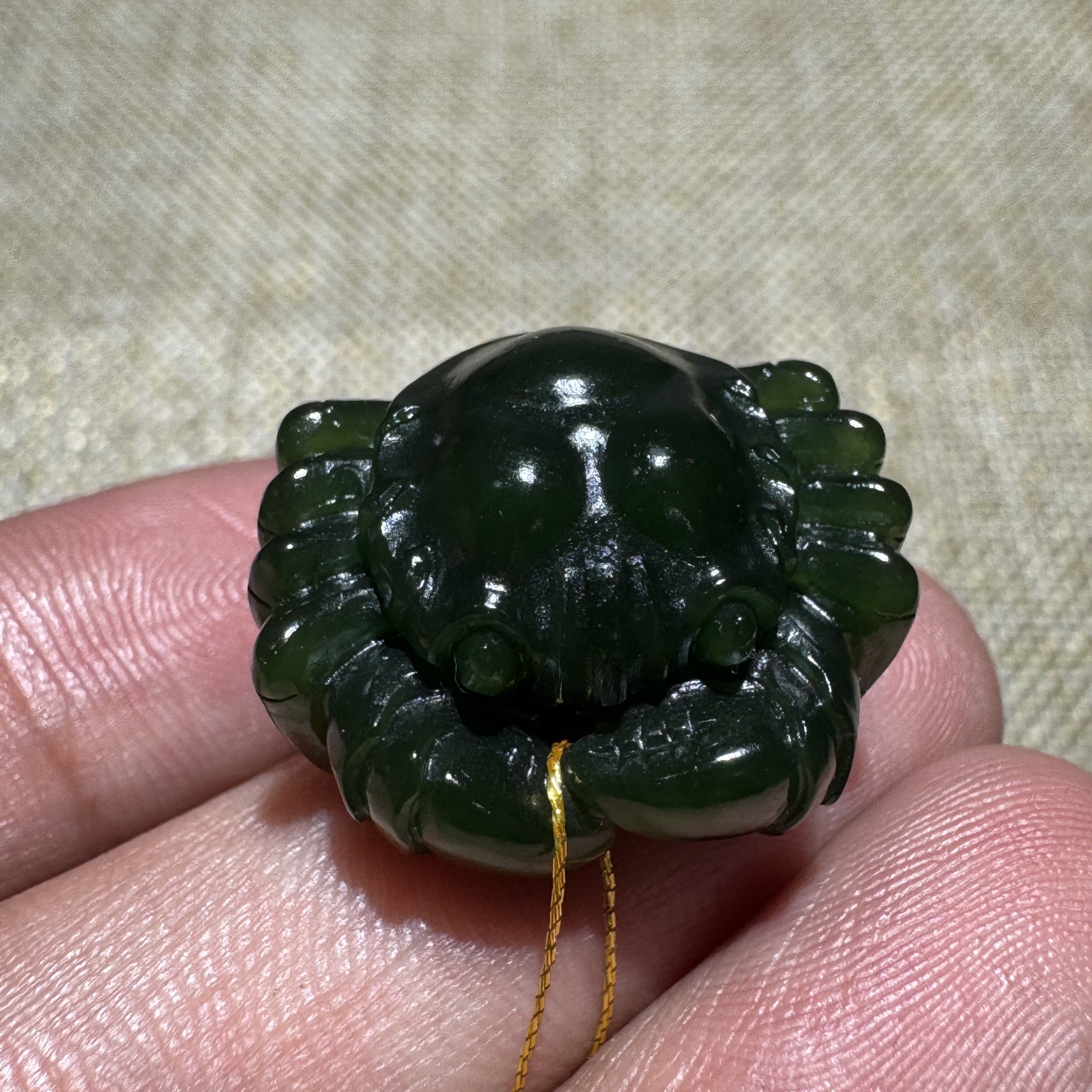 美哭了方言和田玉老坑俄料辣菠菜绿带猫眼精美八方来财碧玉吊坠S