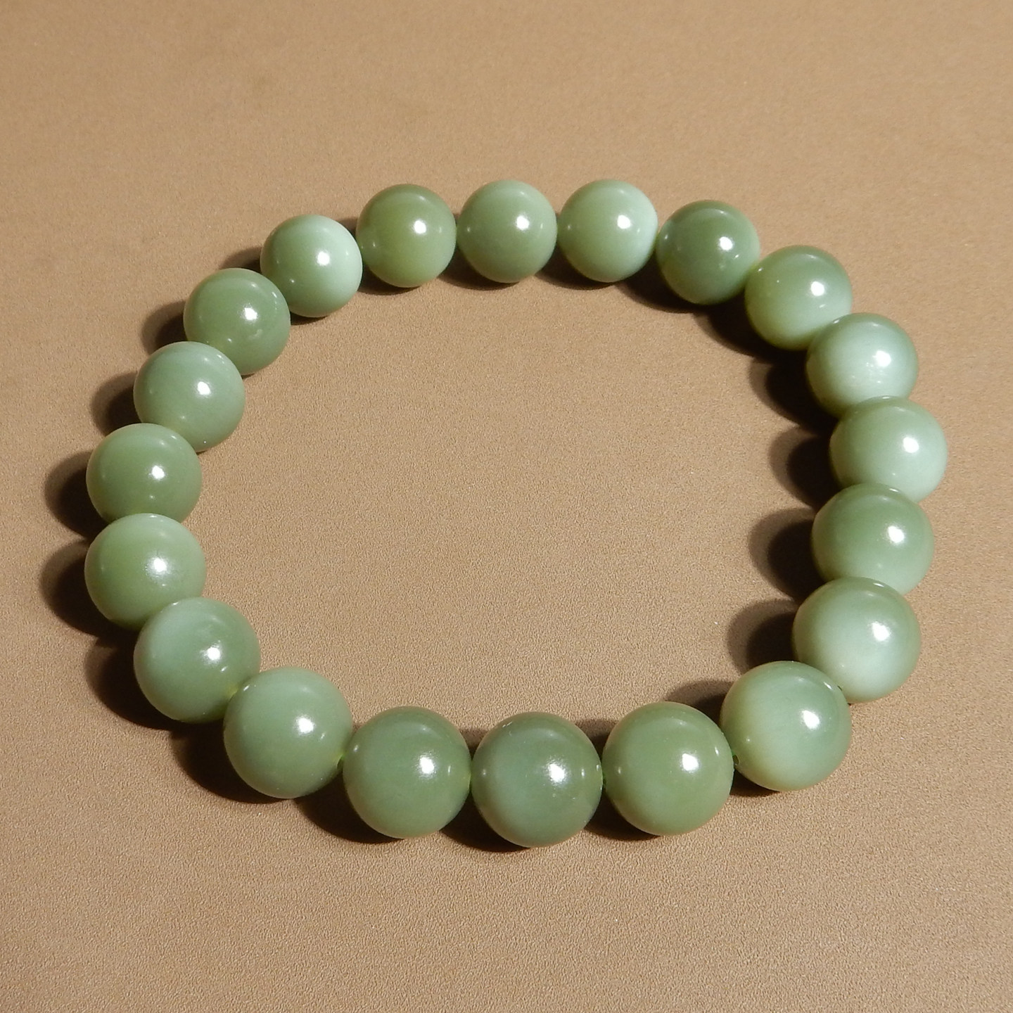 方言和田玉细腻沙枣青豆青色籽料白皮聚宝盆卡10mm圆珠手串手链A6