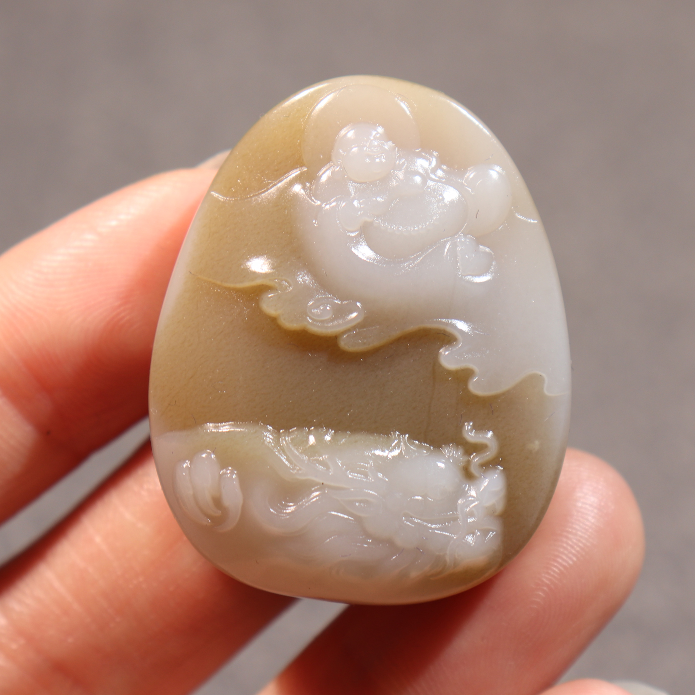 精品方言和田玉佩戴级新疆细腻油润糖白玉笑佛龙腾引福来挂件O2