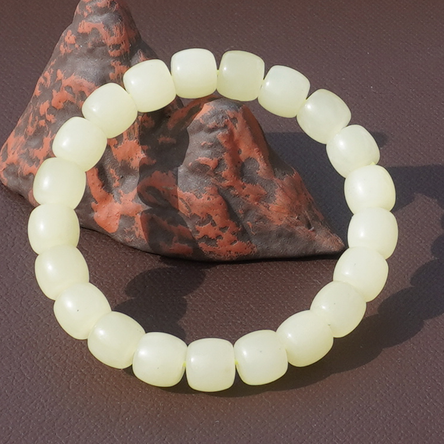 新疆且末料油润细腻鸡油黄口手串