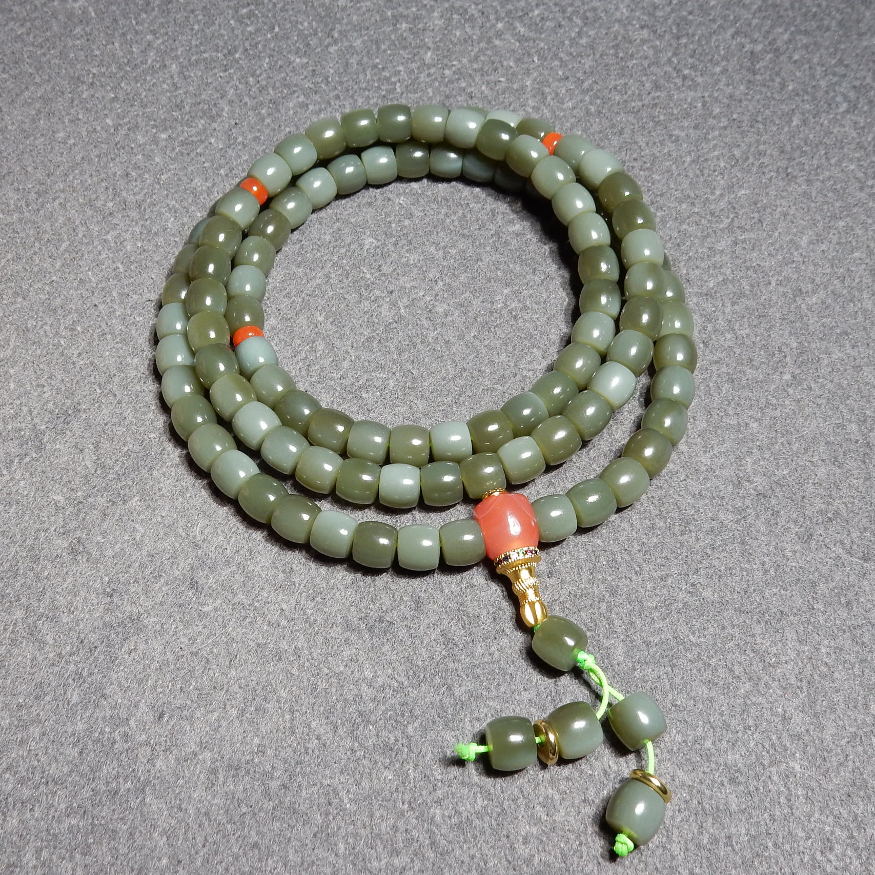 震惊方言和田玉新疆特色油糯细腻双色白皮枣叶青籽料卡8mm项链h2