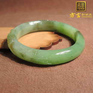 方言和田玉俄罗斯老坑乌兰海碧玉苹果绿细腻55mm精品雕花玉手镯h0