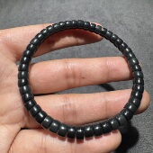 惊呆了方言新疆和田玉老熟聚墨青花籽料油润细腻6mm直切手串S6