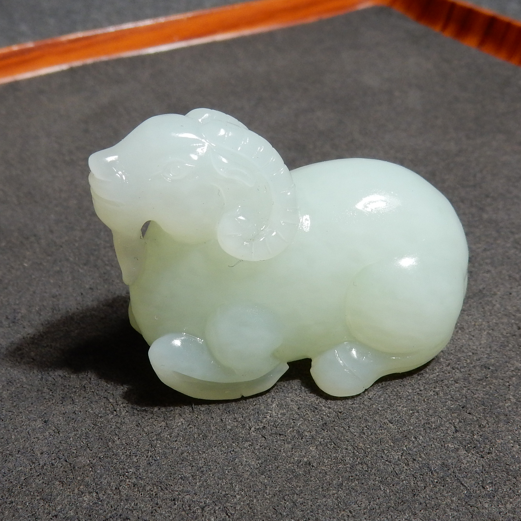 市场价1万现3200元亏本回馈俄罗斯老坑料白玉带翠羊羊如意吊坠h2