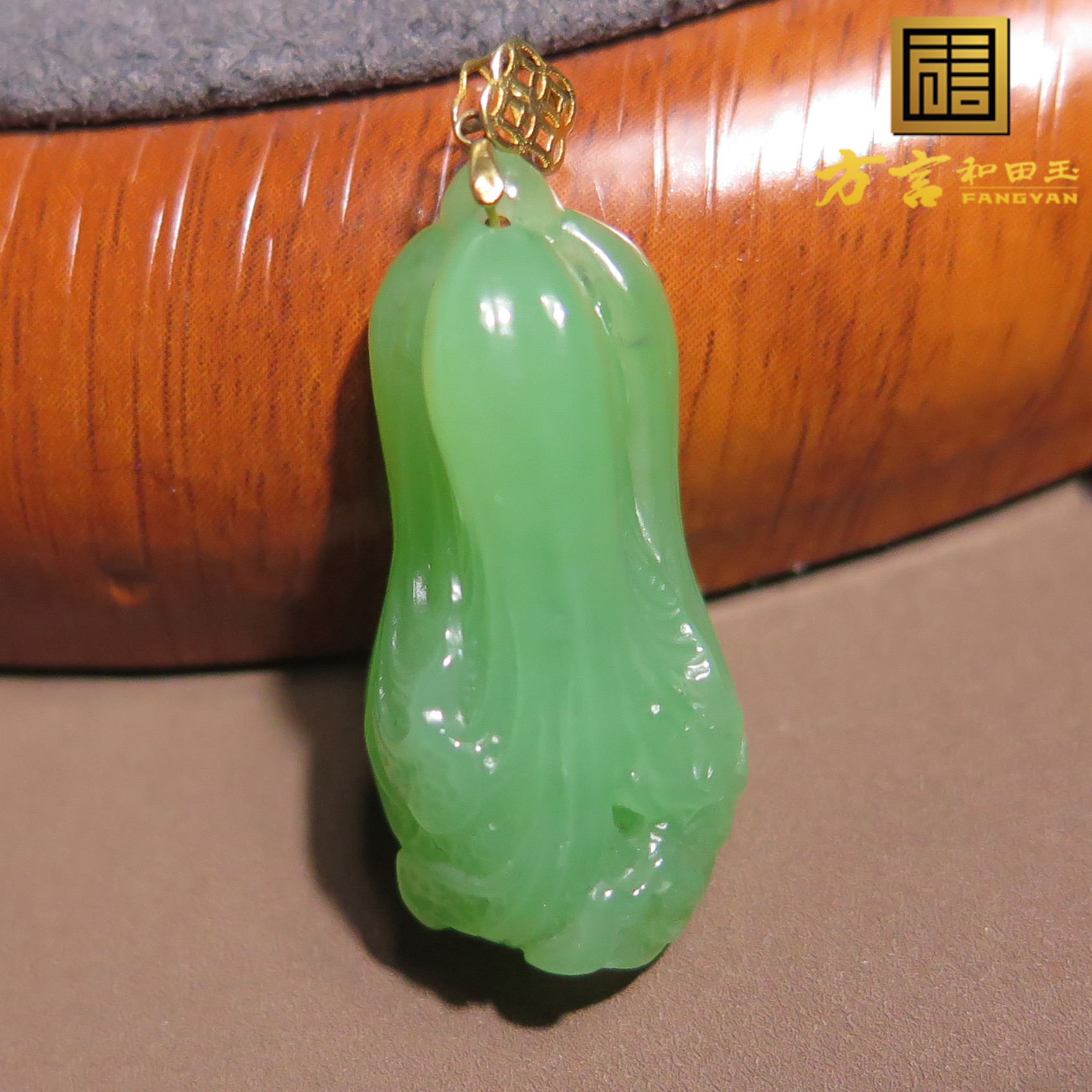 震撼方言和田玉俄料碧玉色标苹果绿无黑点18k金镶白菜吊坠挂件X5