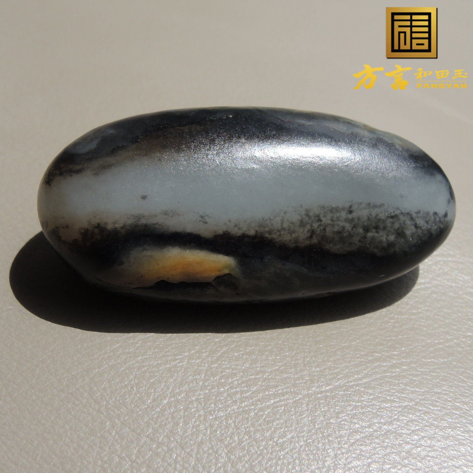 福利价金皮白玉一线天三色墨玉青花籽料人工修型水滴型水墨吊坠R