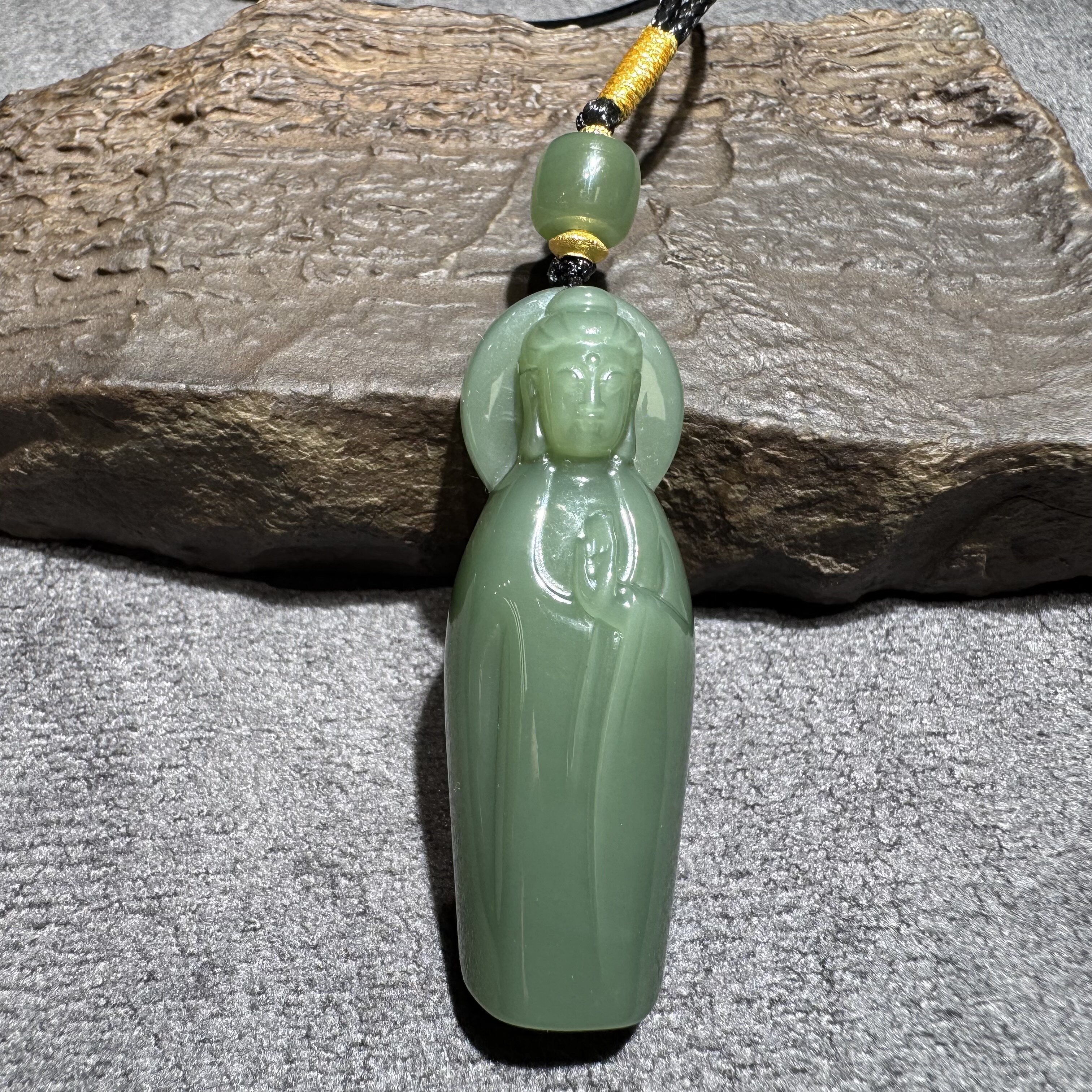 收藏级方言和田玉老坑俄料碧玉粉青高冰大师工素衣观音18K金绳S