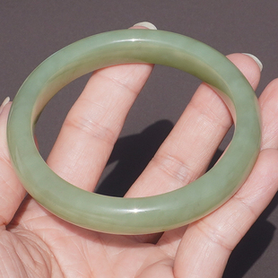 回馈玉友仅1780元方言新疆且末细润高脂青黄口料60mm气质玉镯子A6