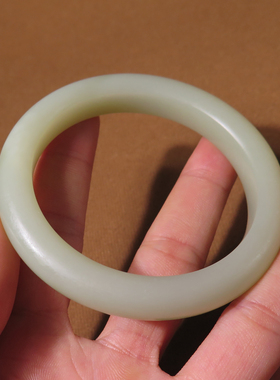 巨漏方言和田玉收藏级新疆且末细腻温润青白玉57mm女士正装手镯X5