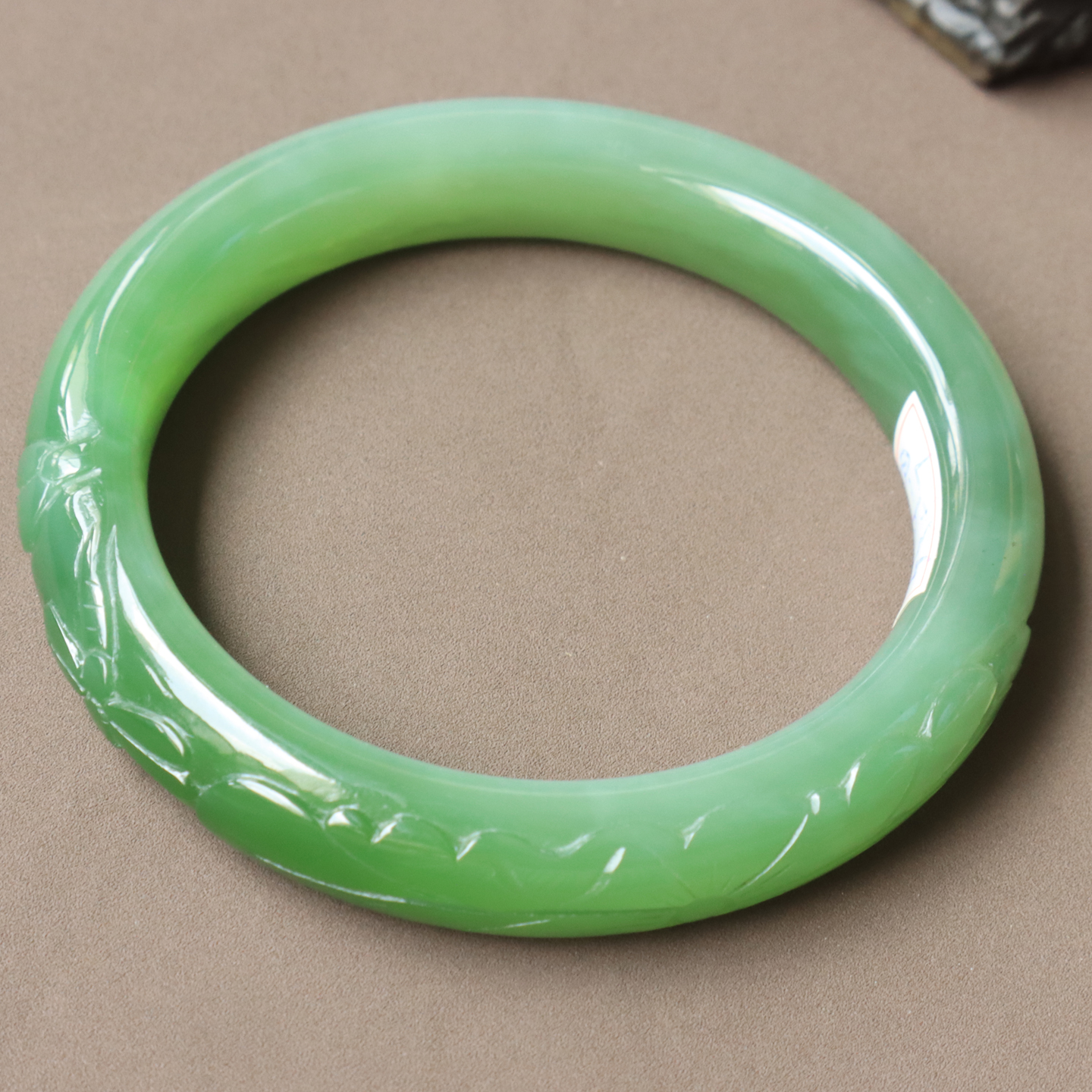 震惊了方言和田玉精品冰底通体全猫俄料碧玉粉青54mm玉手镯O1
