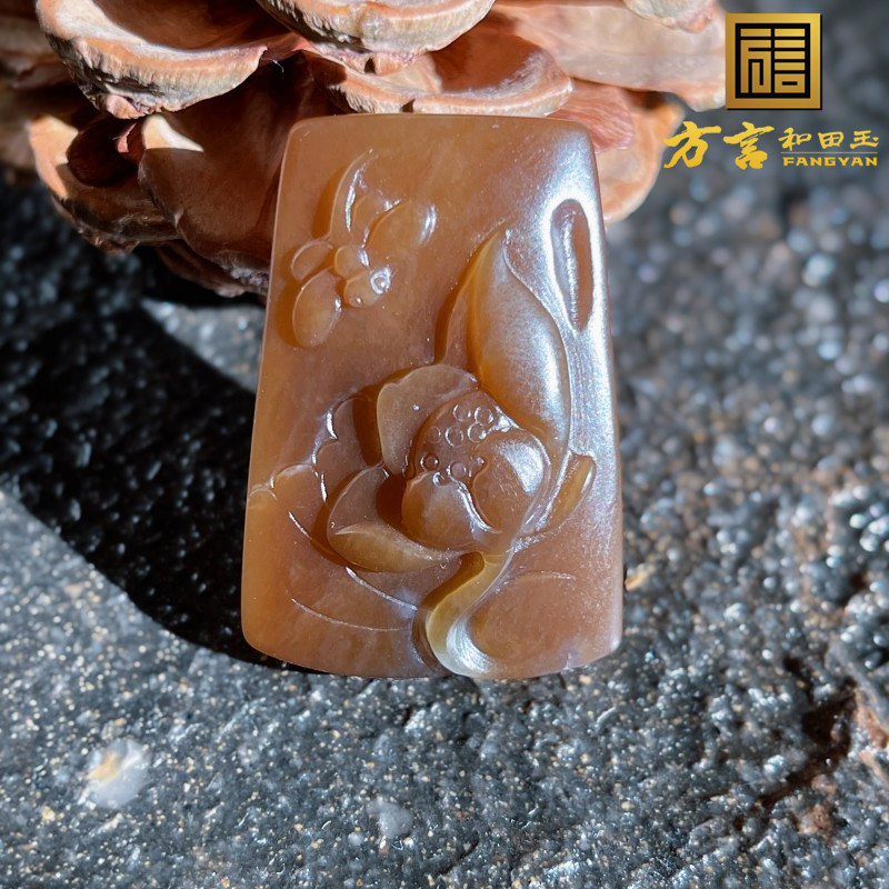 爆火方言和田玉精品放巨漏特色新疆且末料糖玉蝶恋花吊坠挂件w1