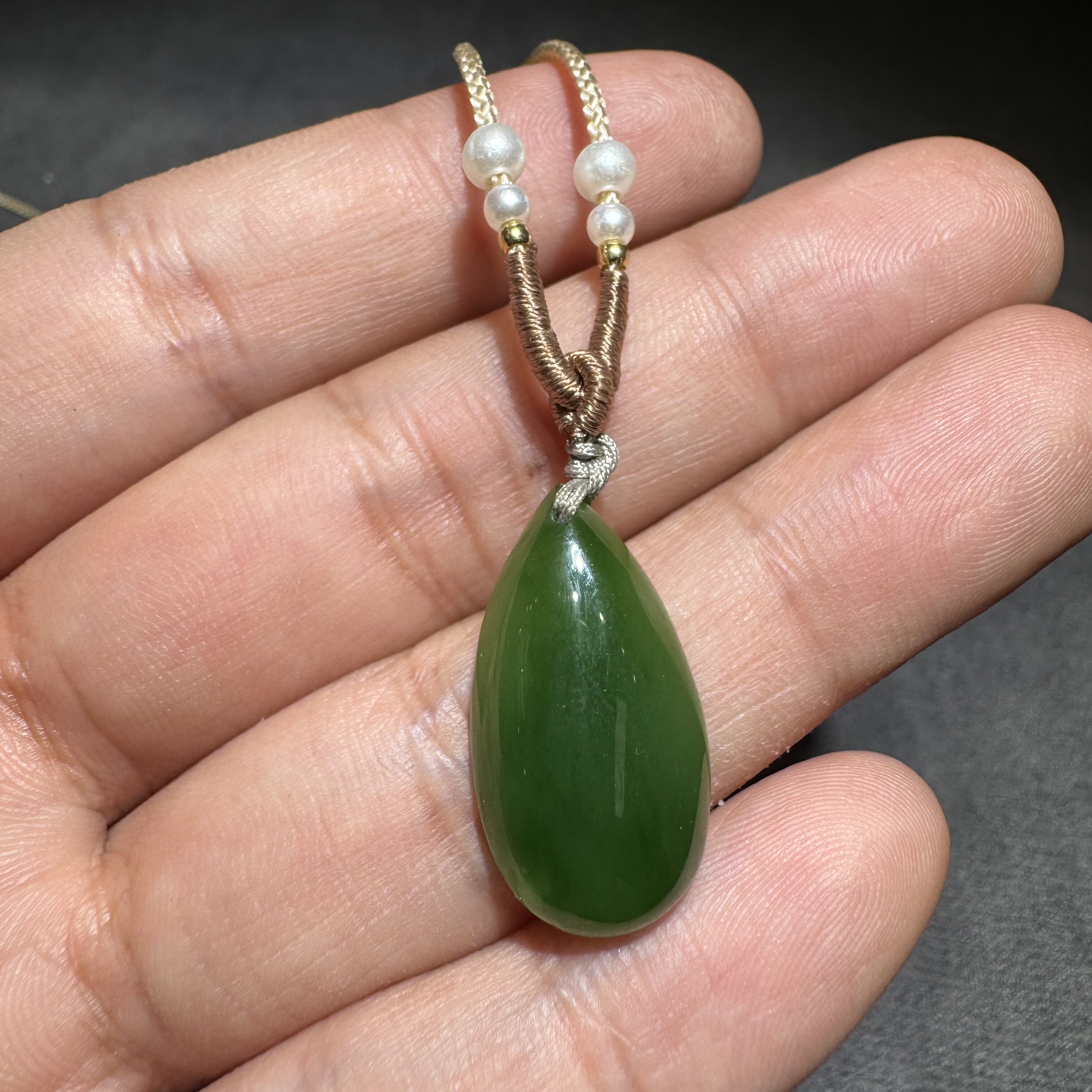 收藏级方言和田玉老熟老坑俄料辣阳绿难得水滴型吊坠礼物挂件S