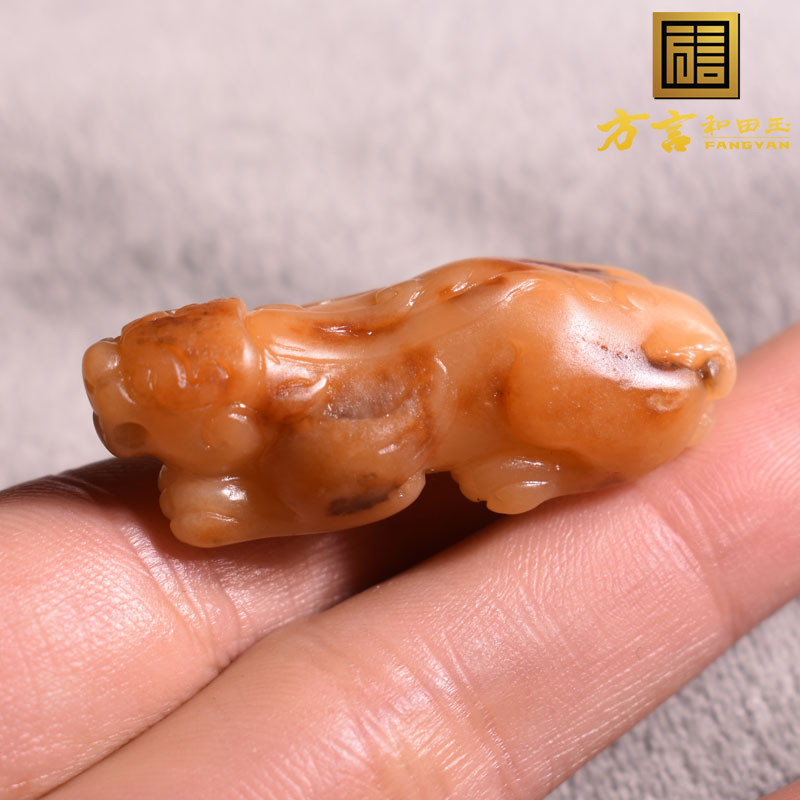 天塌了方言品牌和田玉新疆黄沁皮白玉籽料貔貅吊坠挂件放巨漏R1