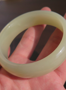 靓眼方言和田玉精品新疆且末料青白玉高油润内径62mm宽版手镯子X5