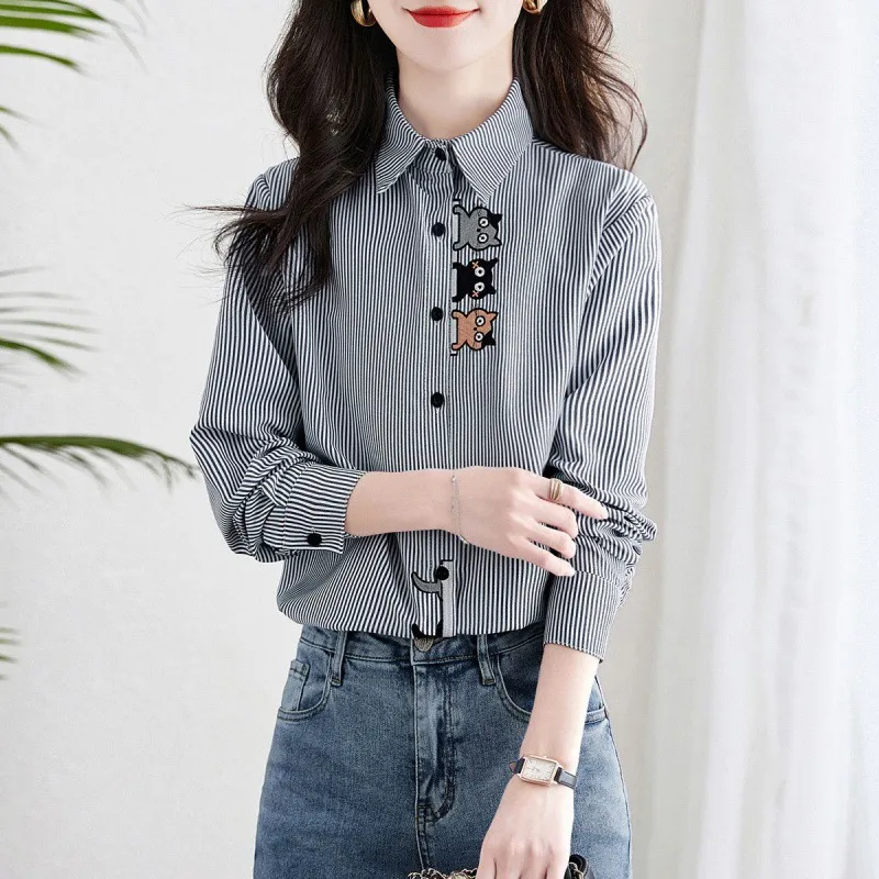 条纹翻领衬衫女2025春装新款女士通勤猫咪图案刺绣长袖气质衬衣女