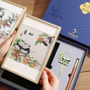 成都特色非遗蜀锦熊猫摆件挂画中国风特色礼物送老外会议套装礼盒