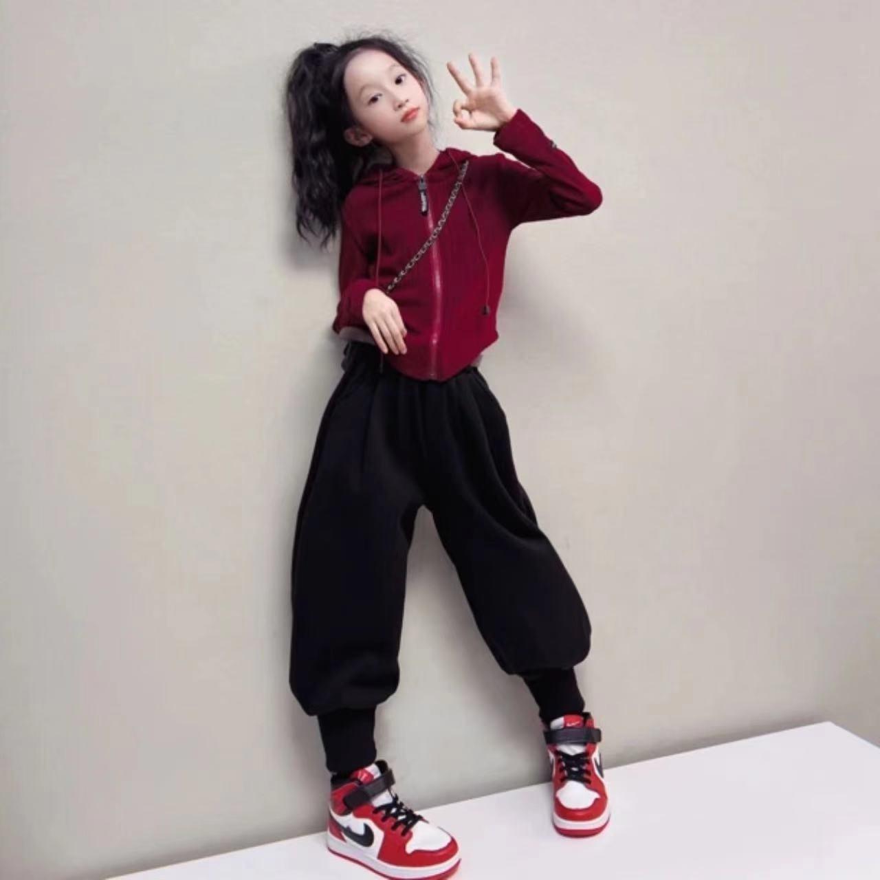 法国儿童毛衣女款2025新款女大童春秋红色上衣针织衫套装女童早秋
