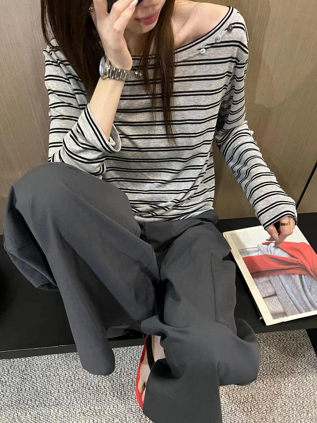 Wat夏季新款2026单边褶皱一字肩三粒贝壳条纹薄款长袖T恤女上衣WT