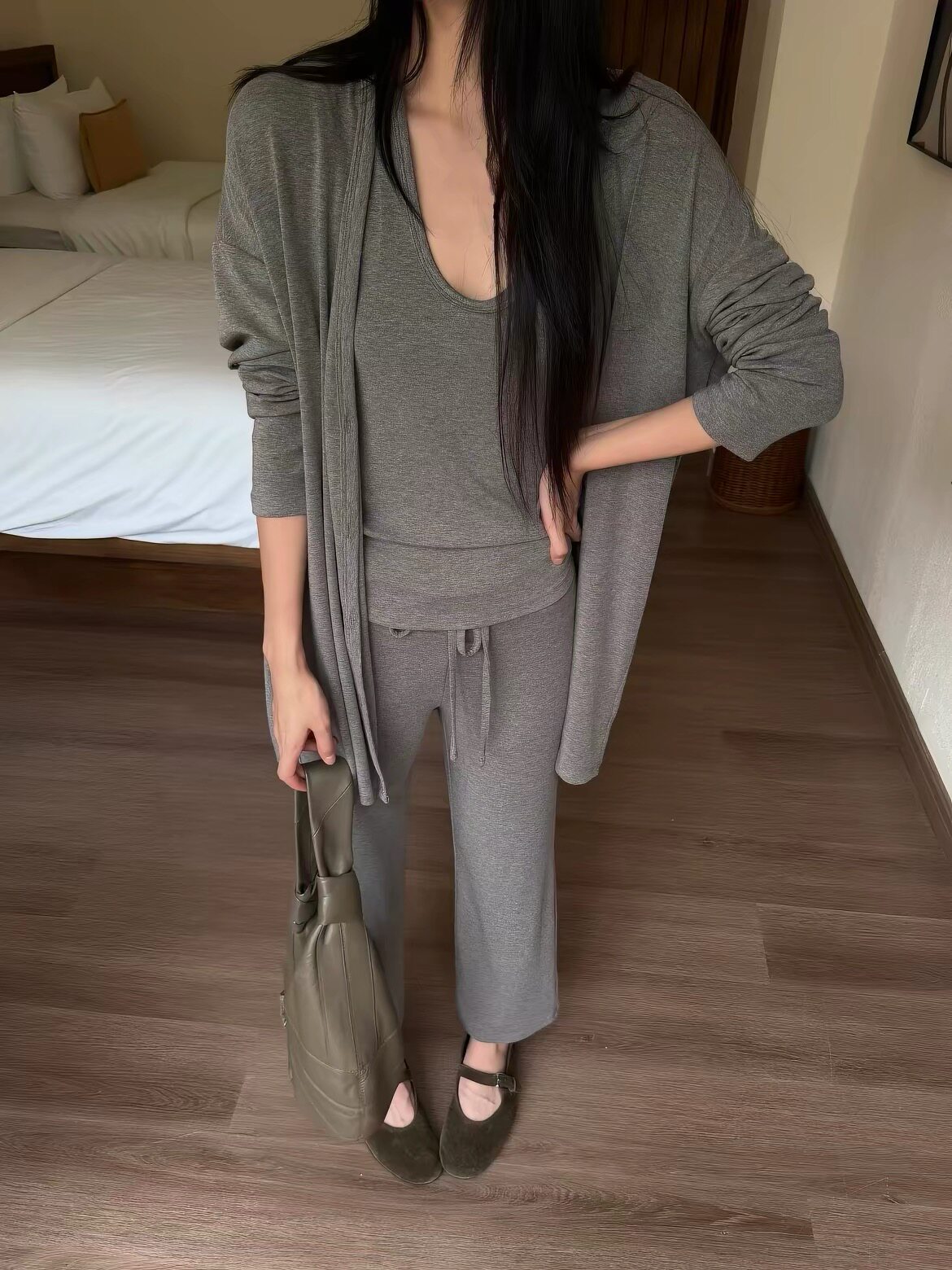 Ersan简约纯色三件套女2026秋季新款休闲显瘦背心开衫+直筒九分裤