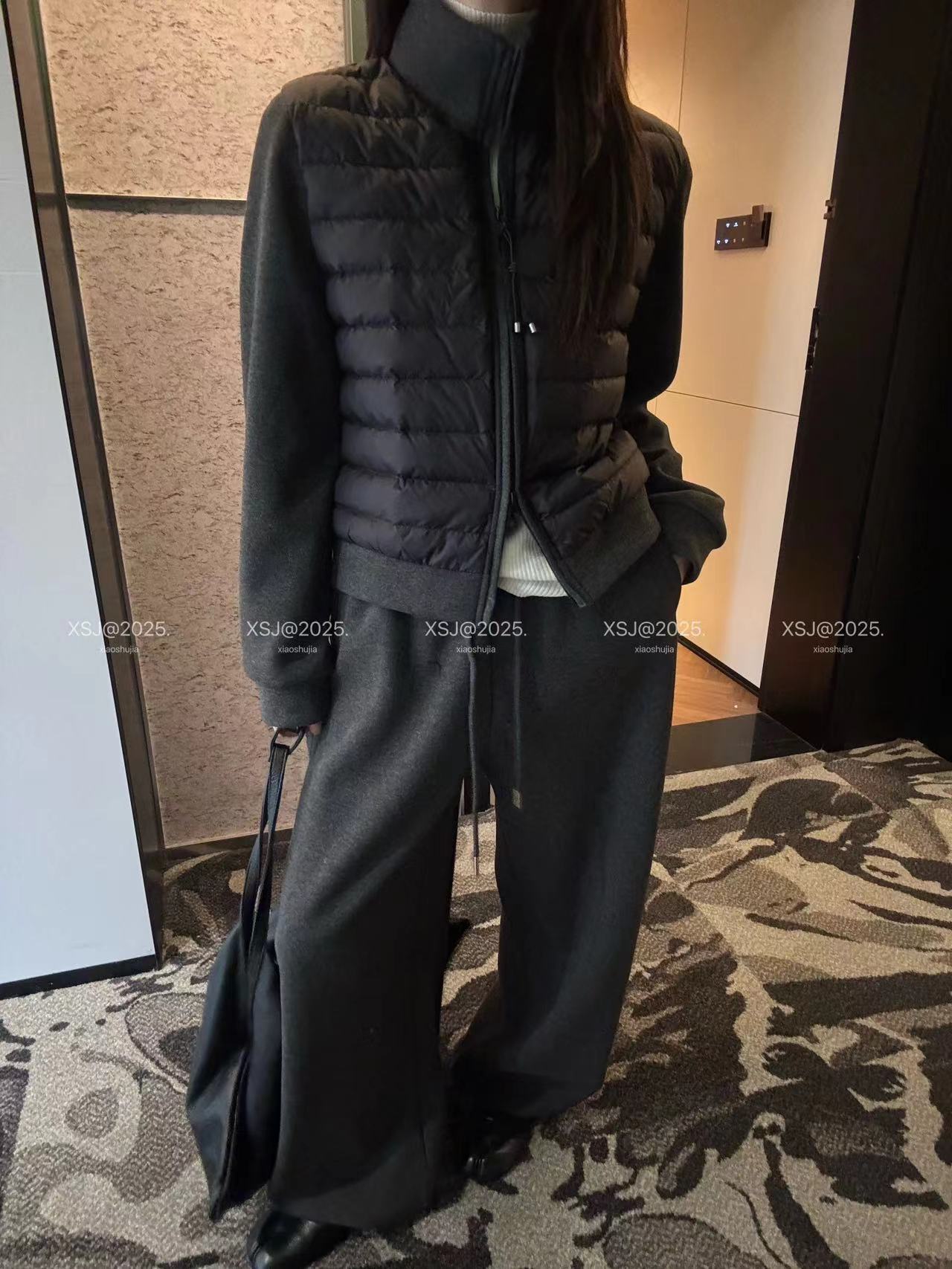 QM青迈国际正品拼接袖立领排骨羽绒外套+松紧腰卫裤两件套女冬季