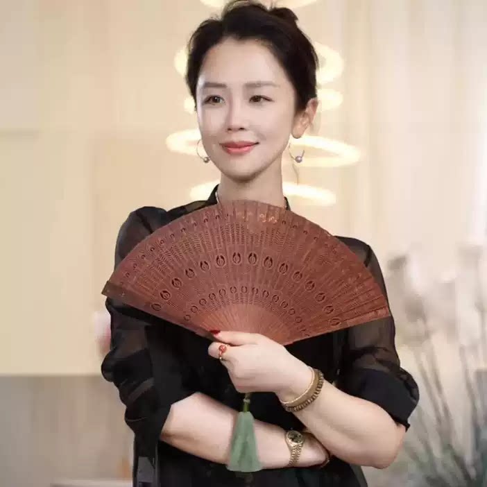 Y【叭哒不惑】中国风复古镂空木质流苏血檀扇子（打开39*22cm）