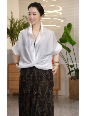 C【叭哒不惑】 云黑 V字蕾丝镂空设计宽松短袖衬衫女气质百搭上衣