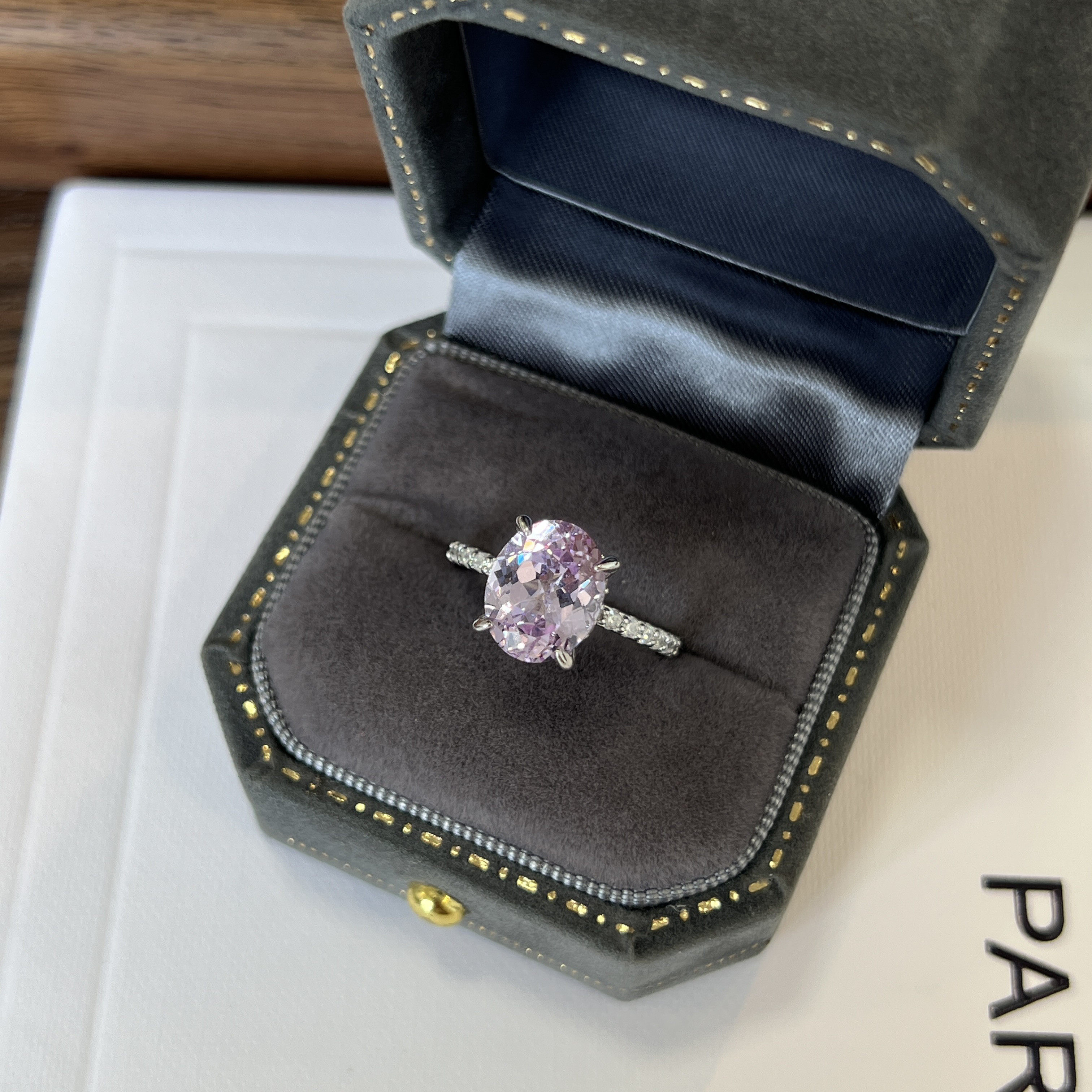培育薰衣草紫蓝宝925纯银戒指3.5ct8*10鸽子蛋旦形豪华满镶女钻戒